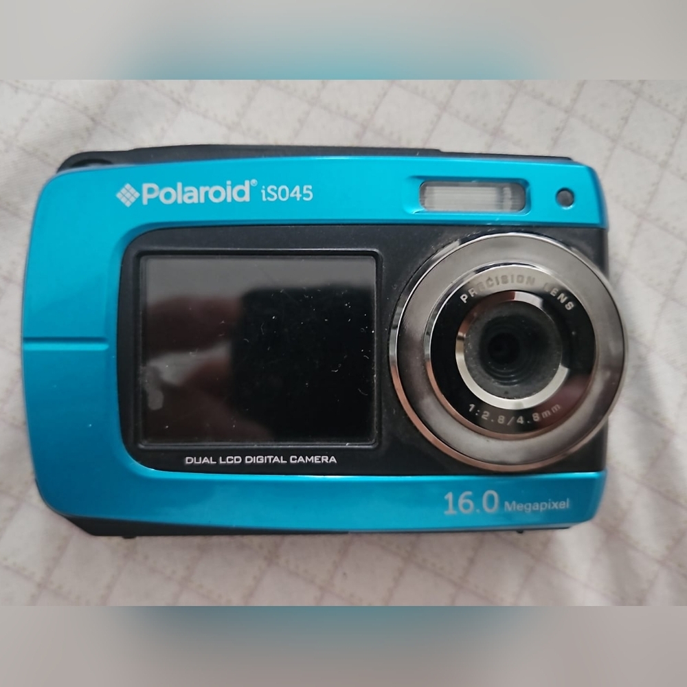 Polaroid IS045 16.0MP Digital Camera with 2.4" LCD Waterproof 3M (working)